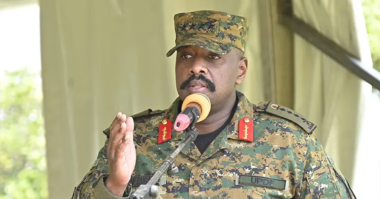 উগান্ডার সামরিক বাহিনীর প্রধান জেনারেল মুহুজি কাইনেরুগাবা